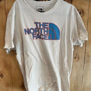 The north face tee shirt SIZE XXL USED